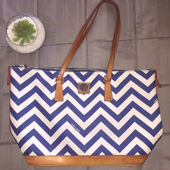 ‼️ SALE!! Super Cute Dooney & Bourke purse ‼️ - Picture 5 of 6